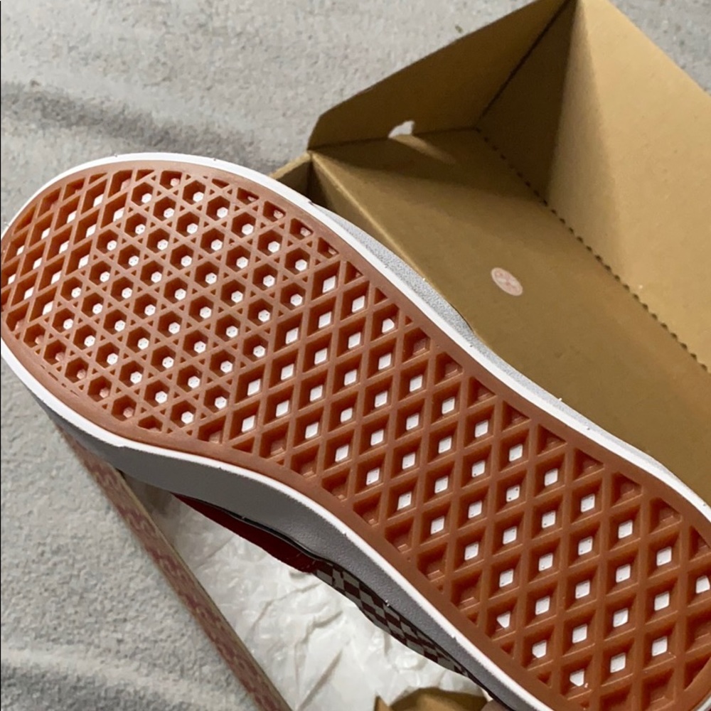 Vans - Picture 5 of 7